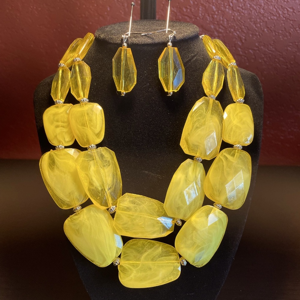 Fun summer yellow costume necklace and matching earrings.